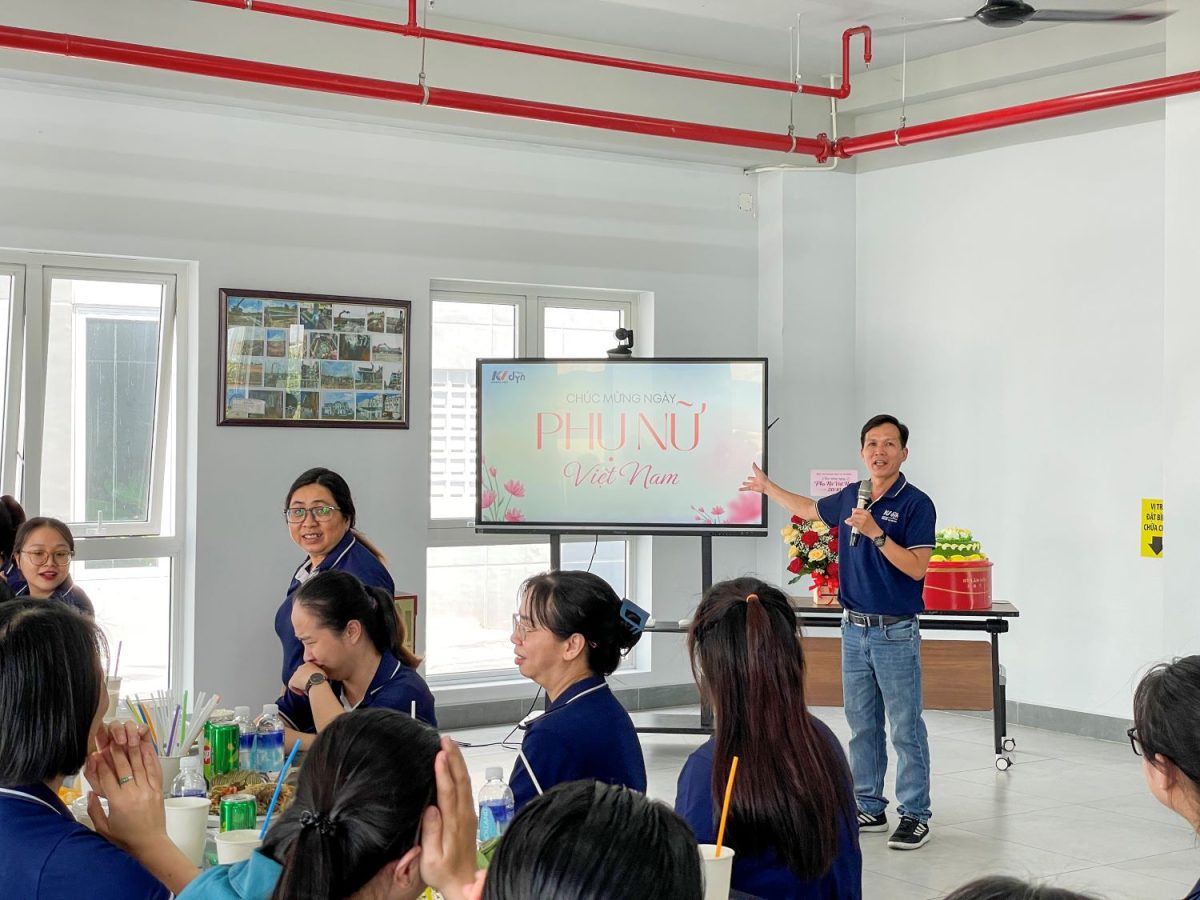 Không gian giao lưu ấm cúng giữa đại diện phái mạnh và các chị em trong chương trình.