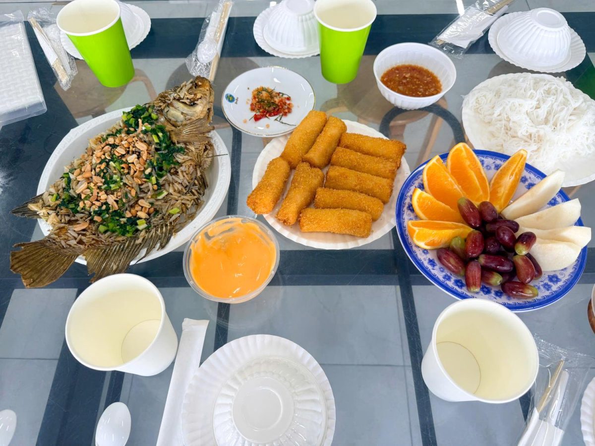 Cận cảnh các món ăn trên bàn tiệc 20/10 tại công ty Khang Việt.